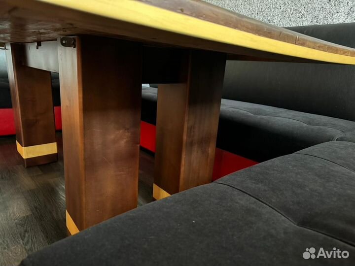 Стол обеденный