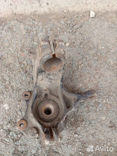 Peugeot 301 кулак поворотный правый