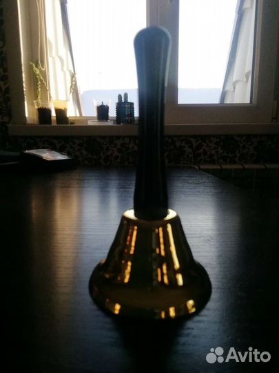 Колокольчик с ручкой