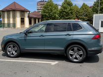 Volkswagen Tiguan 2.0 AT, 2021, битый, 25 400 км, с пробегом, цена 2 650 000 руб.