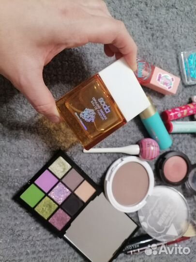 Набор косметики пакетом и духи