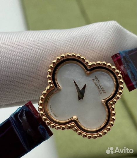 Женские часы Van Cleef