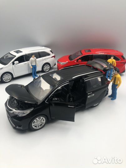 Металическая машинка toyota тойота игрушка