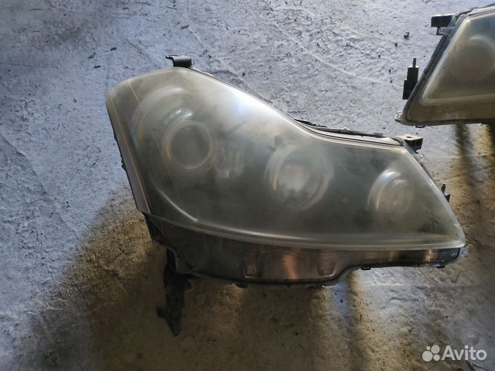 Фара Ниссан fuga правая