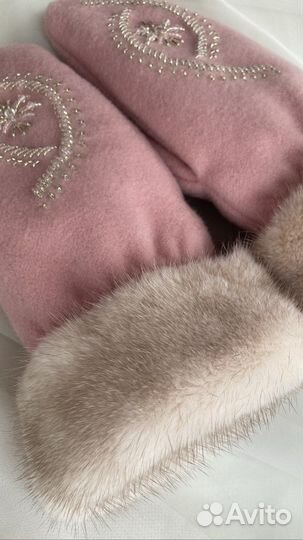 Варежки кашемировые меховые розовые с вышивкой