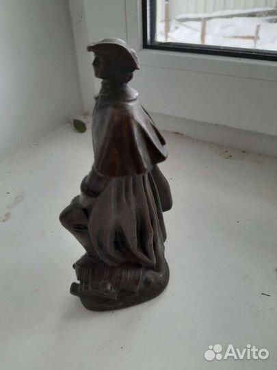Статуэтка бронзовая 