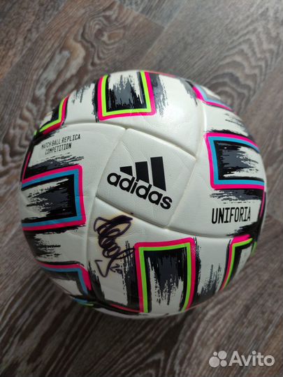 Футбольный мяч с автографами