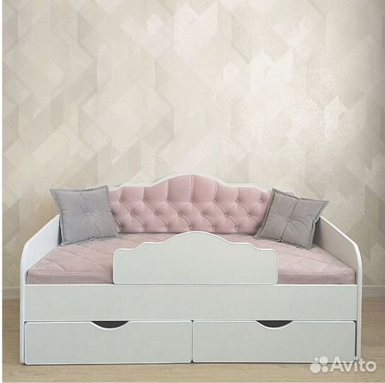 Детская кроватка с матрасом