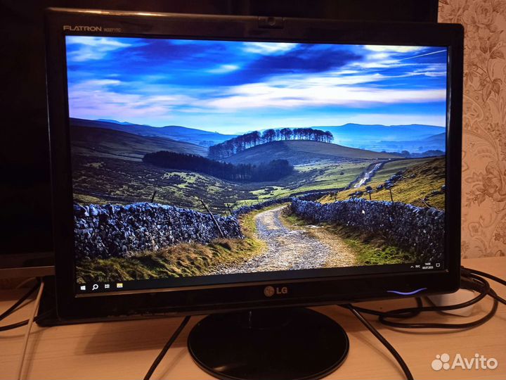 Монитор LG w2271tc