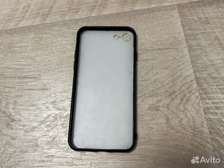 Чехол на iPhone