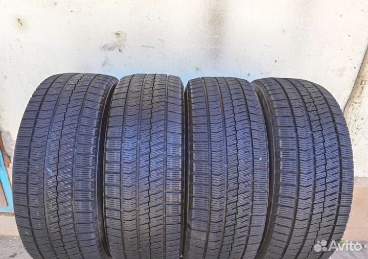 Bridgestone Blizzak VRX2 215/55 R17 94V