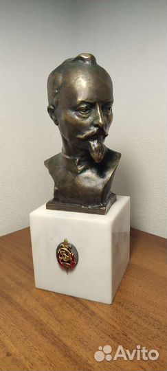 Бронзовый бюст Ф.Э. Дзержинского