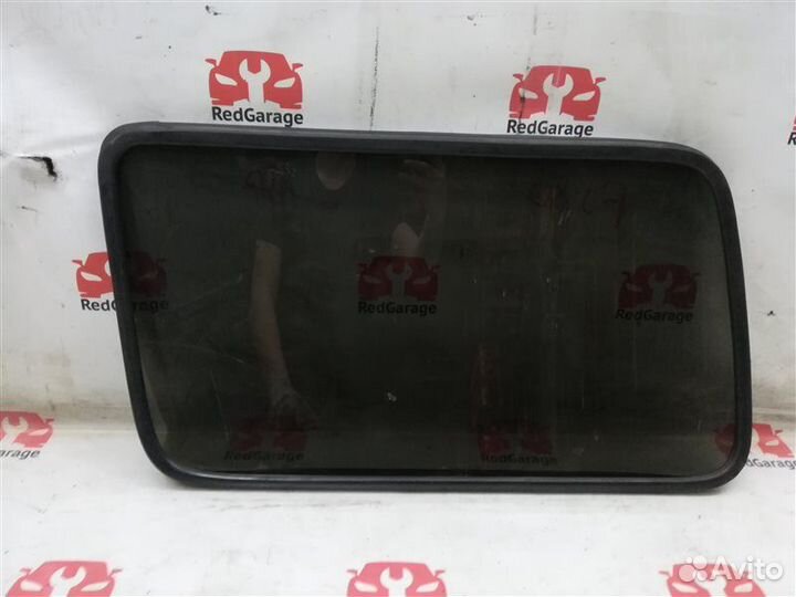 Стекло багажника заднее правое Toyota Land Cruiser