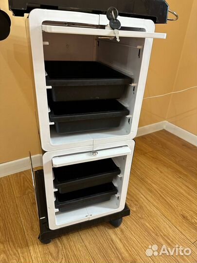 Тележка парикмахерская