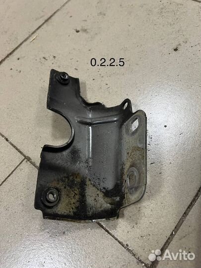 Кронштейн крепления крыла Mercedes W222