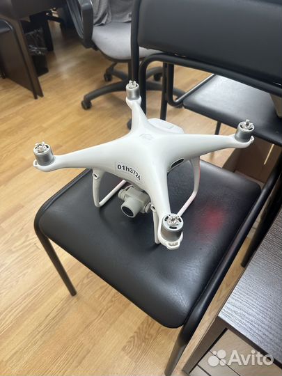 Квадрокоптер DJI Phantom 4 Pro