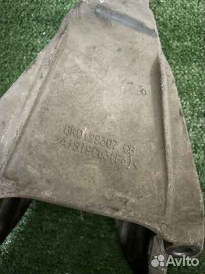 Кронштейн двигателя передний левый Audi Q5 8R