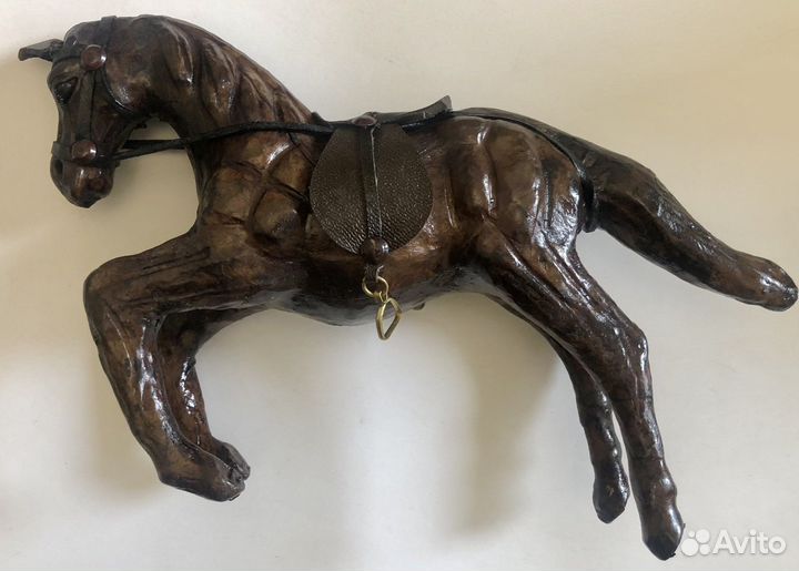 Статуэтка лошадь