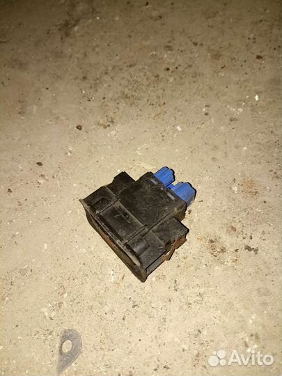 Кнопка аварийки Toyota Corolla Levin 7