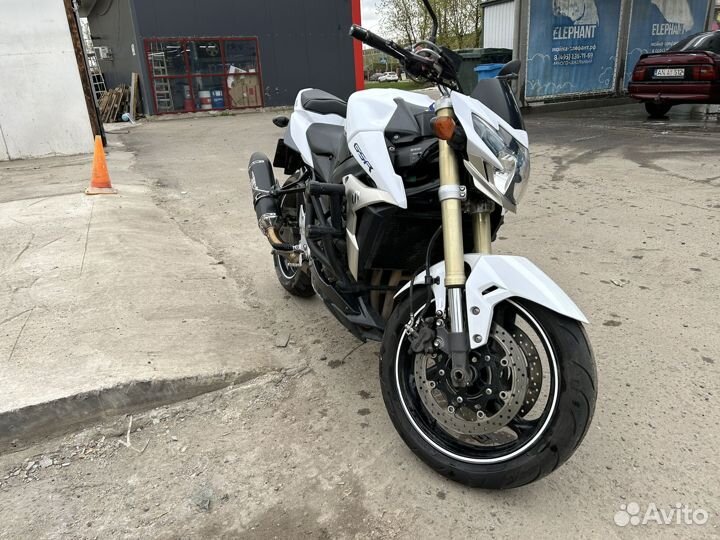 Suzuki GSR 750