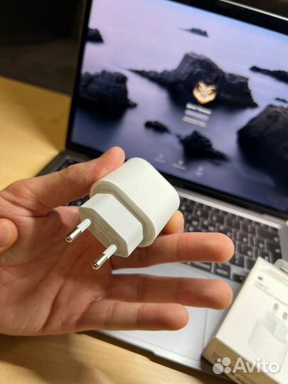 Адаптер питания Apple USB-C 20 Вт