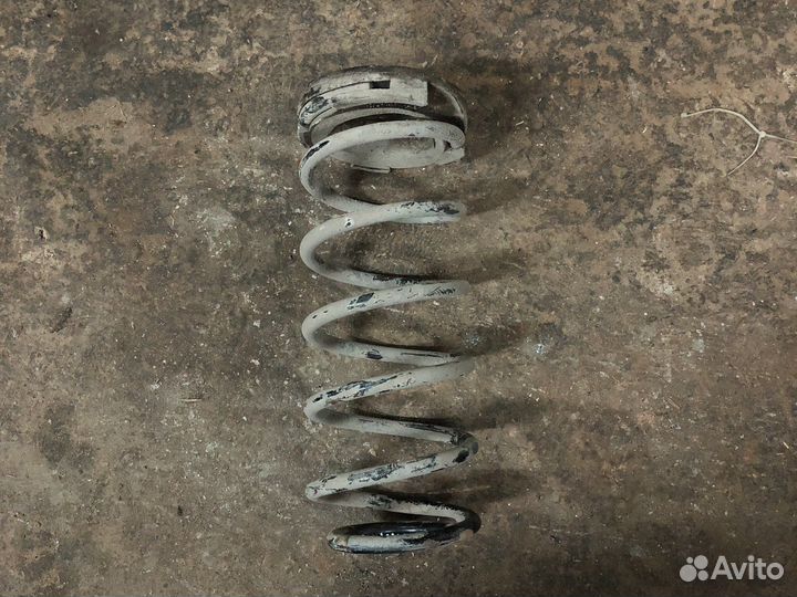 Hyundai solaris Пружина задняя