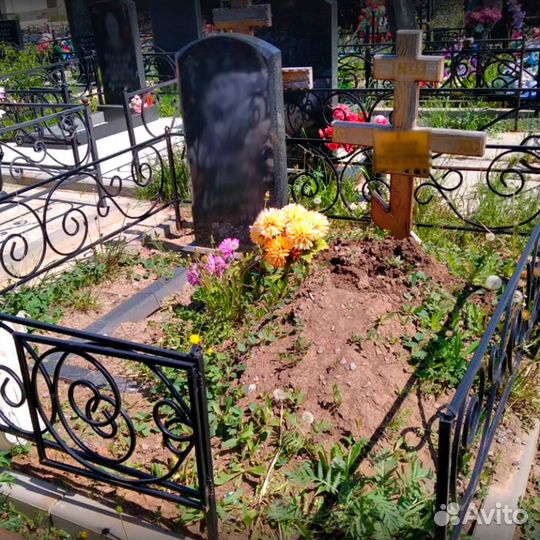 Оградки на кладбище