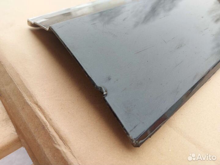 Накладка двери передней VW Touareg 3