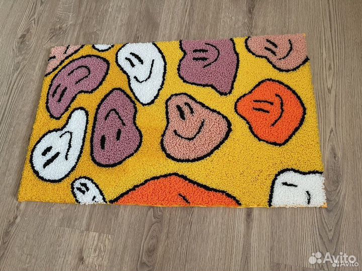 Ковер ручной работы. Тафтинг ковер. Смайл ковер