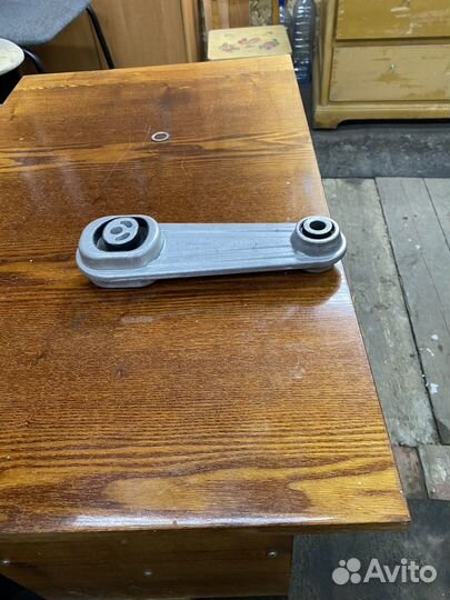 Нижня опора двигателя Ниссан х трейл (новая)