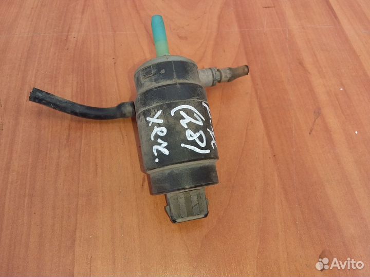 Насос омывателя лобового стекла Nissan Primera P12