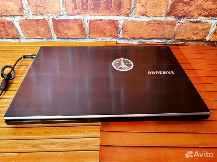 Samsung NP305V5A - A8-3 Gen \ 4 Озу \ 1 GB видео \