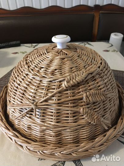 Подносы и хлебницы плетеные из бумажной лозы