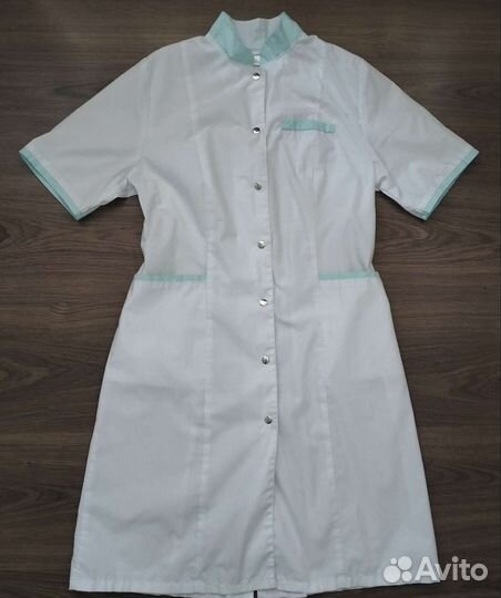 Белый медицинский халат