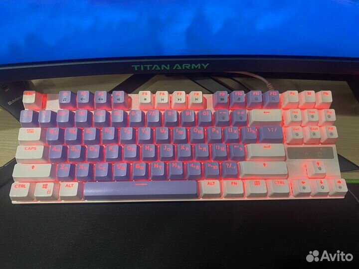 Игровой пк с монитором и клавиатурой