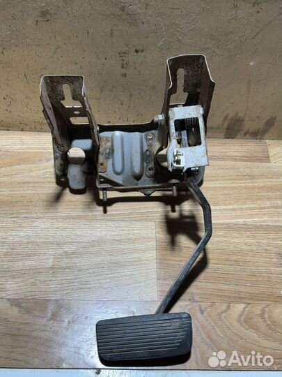 Педаль тормоза АКПП kia spectra