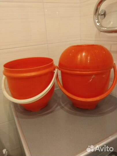 Ведра пластиковые 10 л. с крышкой и без неё (СССР)