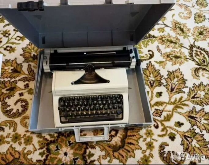 Пишущая машинка Любава пп-305-01 1988