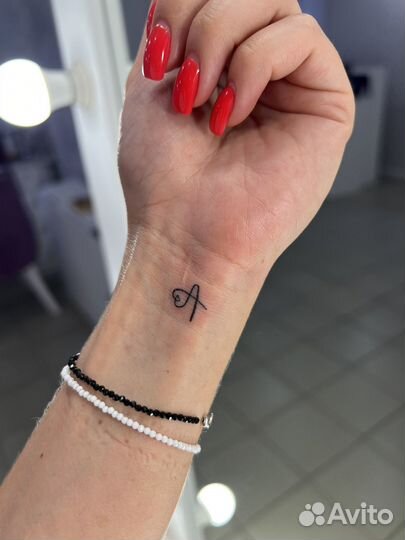 Модель на мини тату