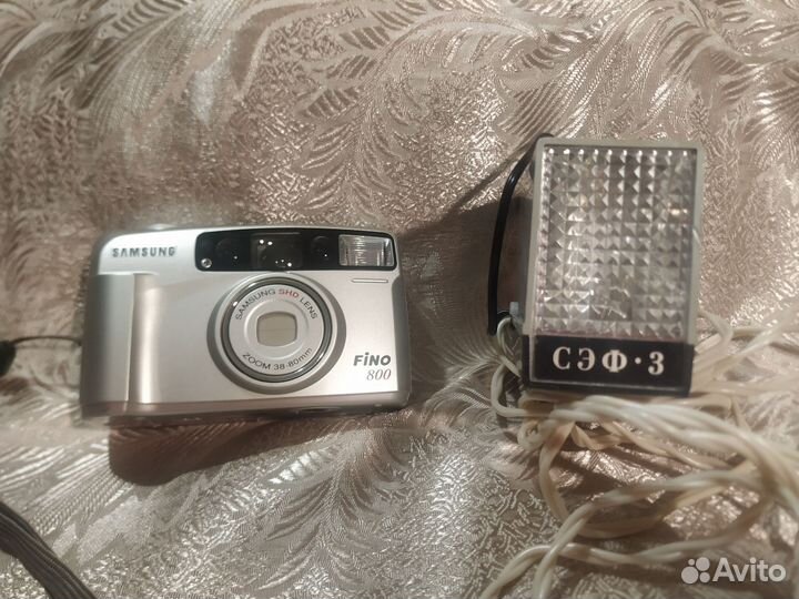 Пленочный фотоаппарат samsung и вспышка СССР