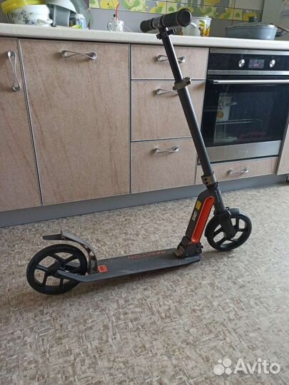 Самокат reaction 200