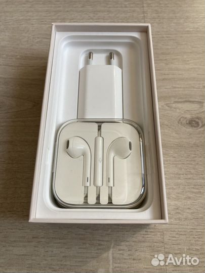 iPhone 8, 64 ГБ