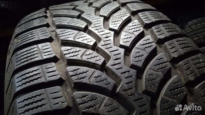 Bridgestone Blizzak LM-80 235/55 R17
