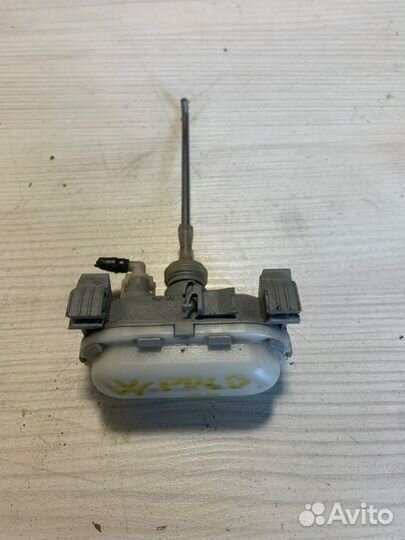 Активатор замка крышки багажника Volkswagen Polo