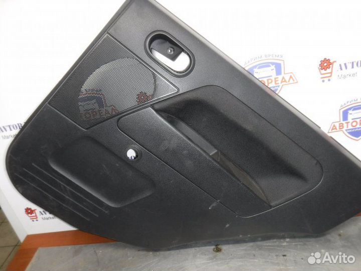 Обшивка двери задняя правая Ford Fusion fxja 2005