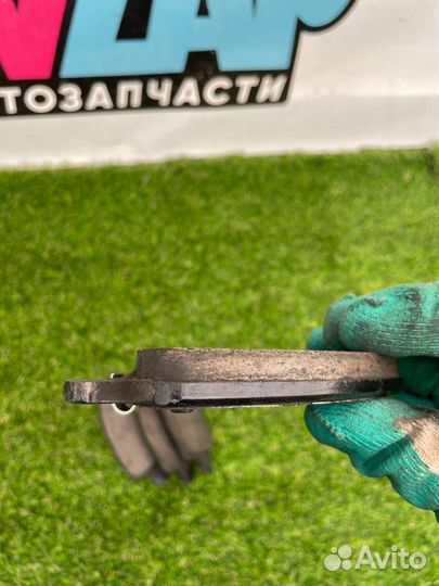 Тормозные колодки зад. Tesla Model Y 2021