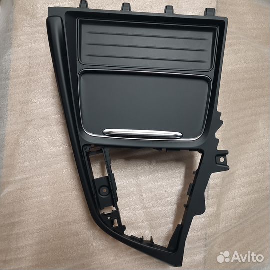 Накладка центр. консоли сдвижн. крышка BMW 3' 4'