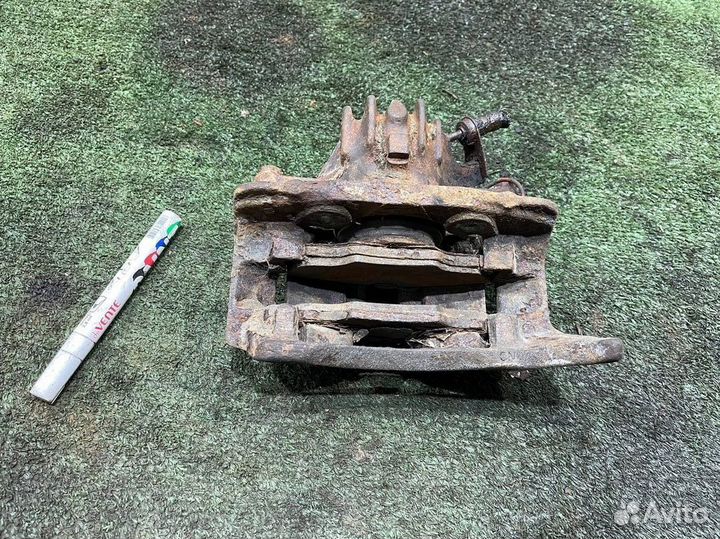 Суппорт передний правый Peugeot 406 1.8