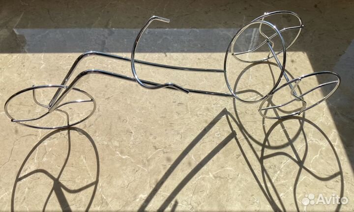 Металлическая подставка под бутылку