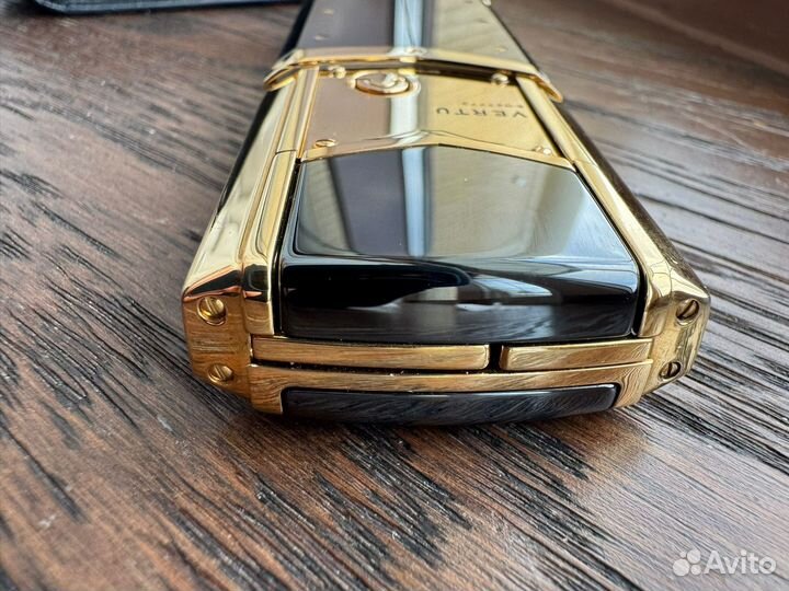 Vertu Signature Yellow Gold, 4 ГБ